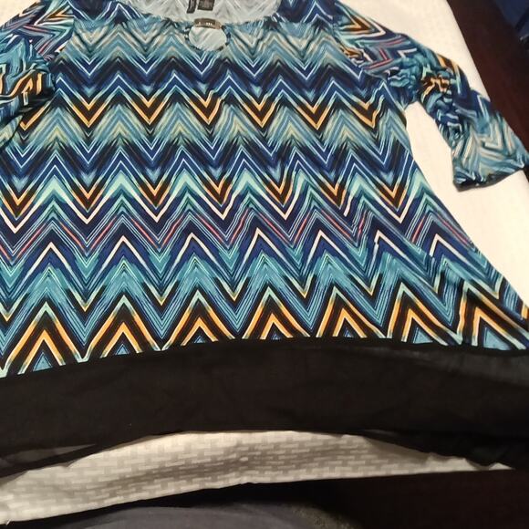 New Directions Women's 2xl Artsy Tunic Top NWT Long Sleeve Blue Black Chevron - Picture 1 of 9